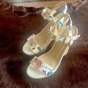 Nine West floral sparkle 5” wedge